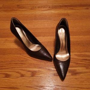 LAUREN RALPH LAUREN BROWN FAUX CROCODILE HEELS SZ 7.5